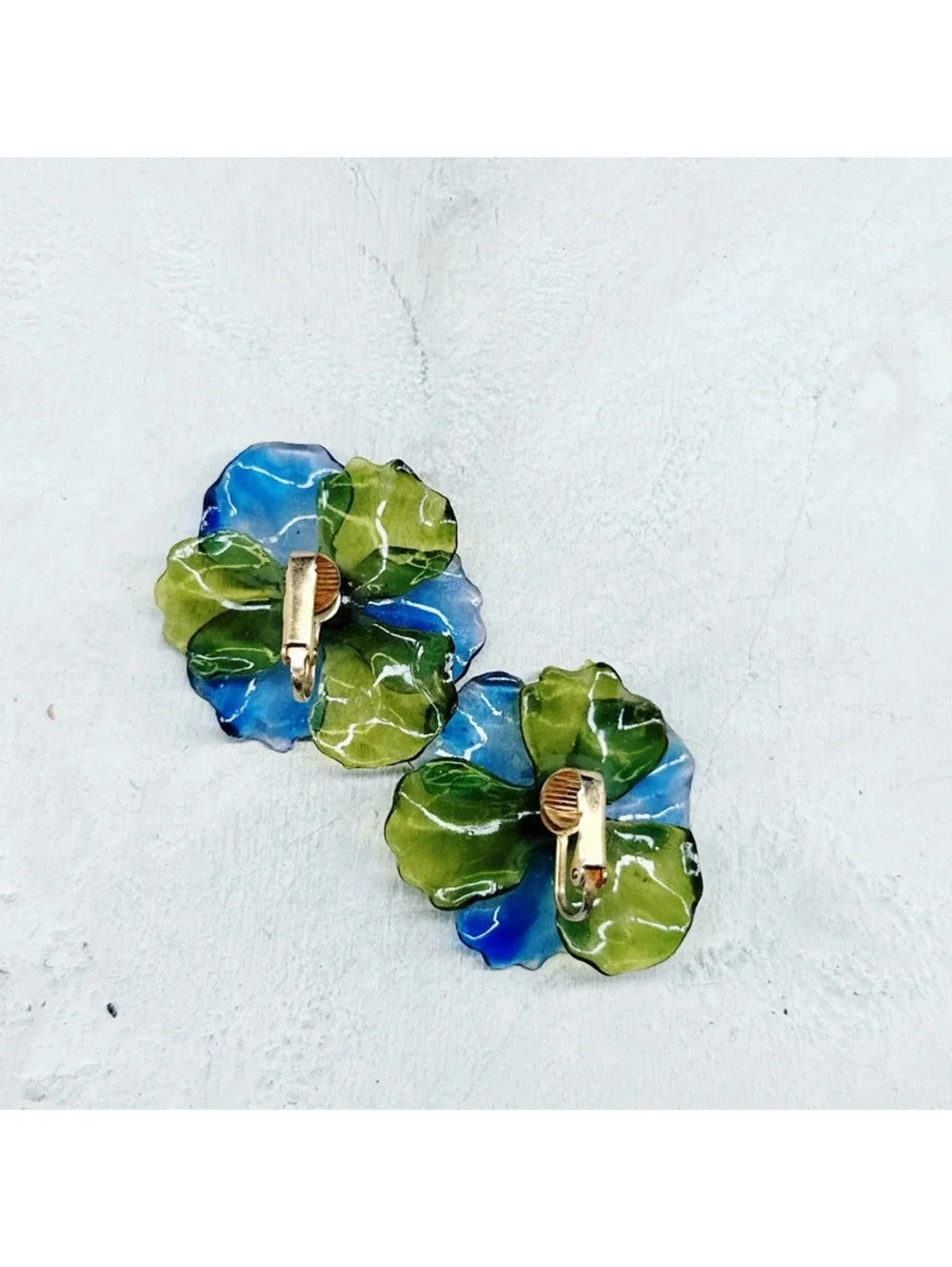 5338mc. Green and Blue Vintage Plastic Clip On Earrings